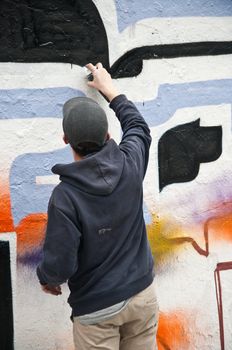 urban Art street in paris - painter