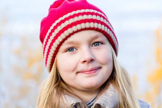 Autumn photo of beautiful girl in red hat