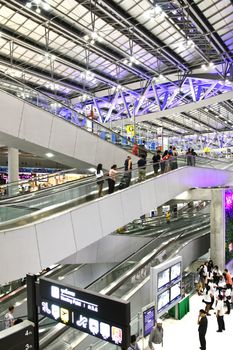 BANGKOK- AUGUST 15 : Unidentified people on terminal escalators of International Bangkok Airport on August 15, 2014. Suvarnabhumi airport is world's 4th largest single-building airport terminal.