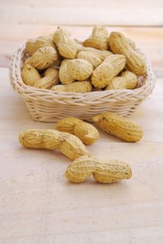 Dried peanuts