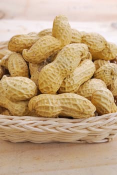 Dried peanuts