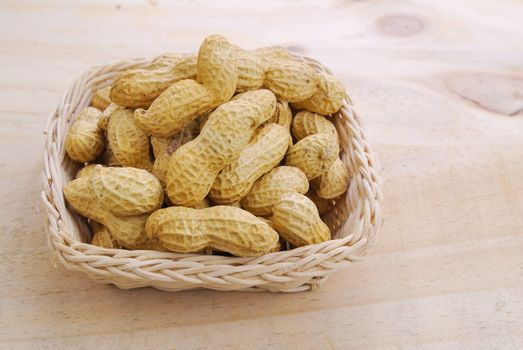 Dried peanuts