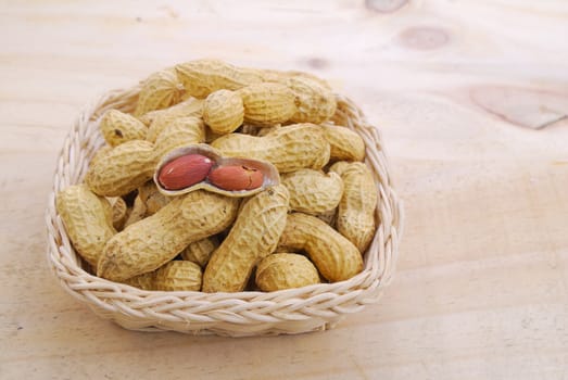 Dried peanuts