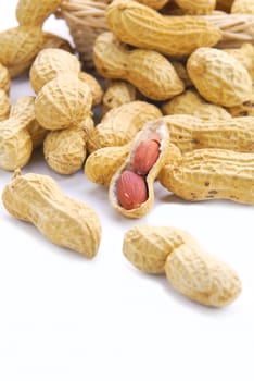 Dried peanuts