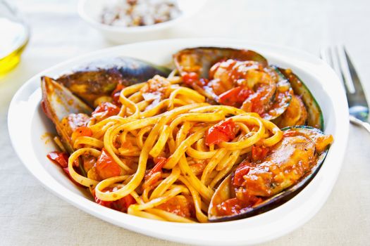 Fettucine with Mussel in tomato sauce