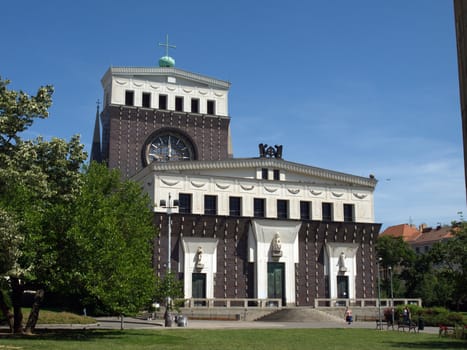 It was built in the early Christian concept of architecture in the years 1929 and 1932 by architect Josipha Plečnika.