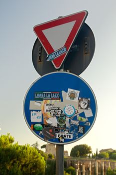 Photo shows details of city street sign.