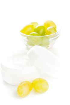 white moisturizer beauty healthy cream with green grapes