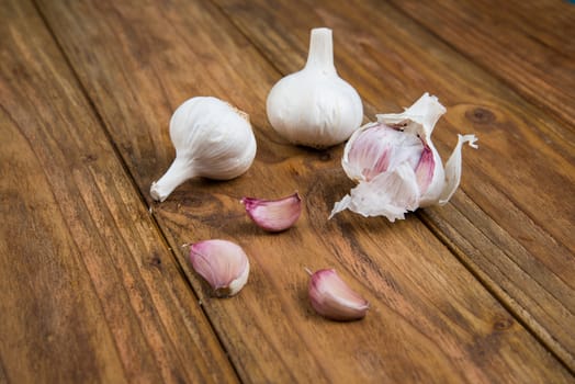 Fresh garlic bulb on kitchen table