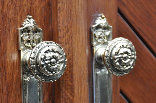 antique door handles dating back to 1900