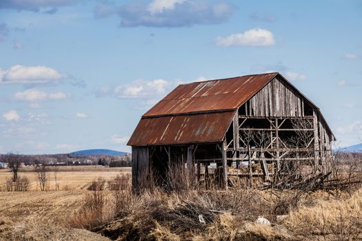 Old Abandoned Rusty Old barn in the Middle of nowhere !