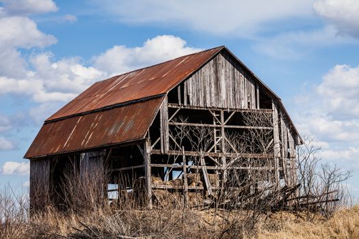 Old Abandoned Rusty Old barn in the Middle of nowhere !