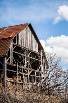 Old Abandoned Rusty Old barn in the Middle of nowhere !