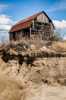 Old Abandoned Rusty Old barn in the Middle of nowhere !