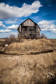 Old Abandoned Rusty Old barn in the Middle of nowhere !