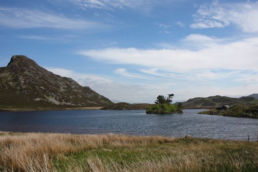 a tranquil lake in snowdonia national park