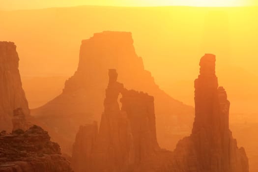 Washer woman arch at sunrise, Canyonlands National Park, Utah