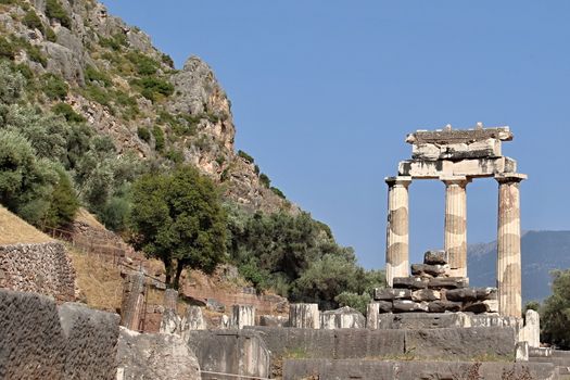 Photo shows old Delphi temple in the middle of the woods.