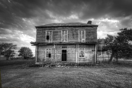 A dilapidated two storey late Victorian Georgian farm house with corrugated iron roof with attic space and corbelled brick fireplace,  no longer lived in.  It once had an upper storey verandah with fancy wrought iron lattice work.  It lies between the Hawkesbury river and the plains of Freeman's Reach. The house has survived many hardships including floods.