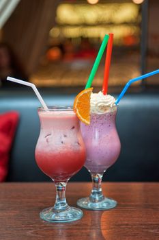 Set o nonalcoholic milkshake cocktails with berries