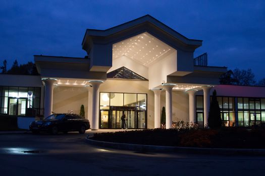 Entrance to garden inn hotel