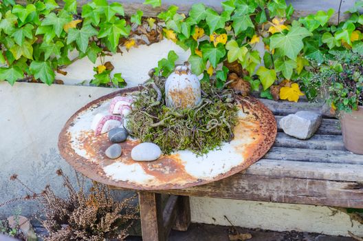 Gartenidylle little old garden table with various little things.