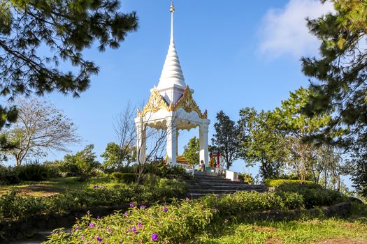 pavilion, located on a hilltop, quiet and concentrate.