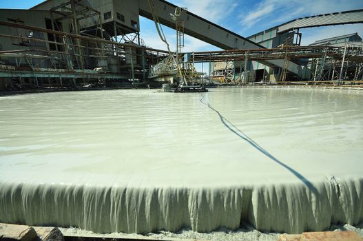 The sides of the thickener tank at a diamond overflows in a continuous sheet.