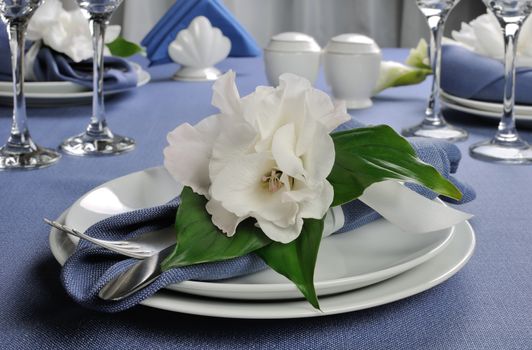 Fragment table setting decorated with flower napkin