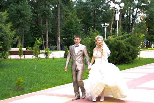 Young married couple in the wedding day