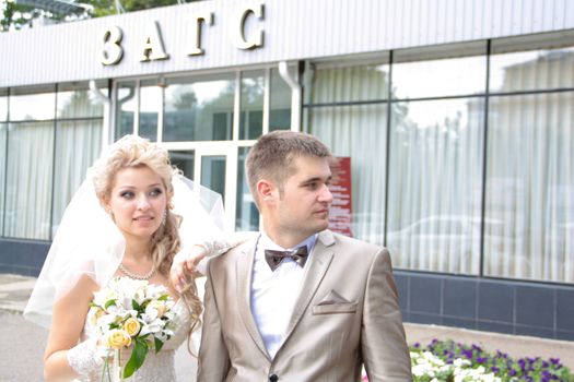 Young married couple in the wedding day