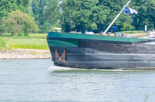 Inland upstream bow wave with full driving.