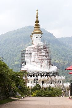 The measure has had a special ceremony before the fifth Buddha, or "The Sri Ariyamettriya" at the Cathedral to him Buddha. And brought the relics to be enshrined in the head Lord Sri Ariyamettriya.