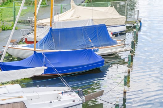 Sport boats, sailing boats in a small motorboat JachthHafen