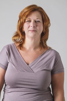 Forty year old round woman wearing a gray shirt