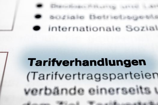 Text auf Seite "Tarifverhandlungen" mit markierung horizontale Nahaufnahme