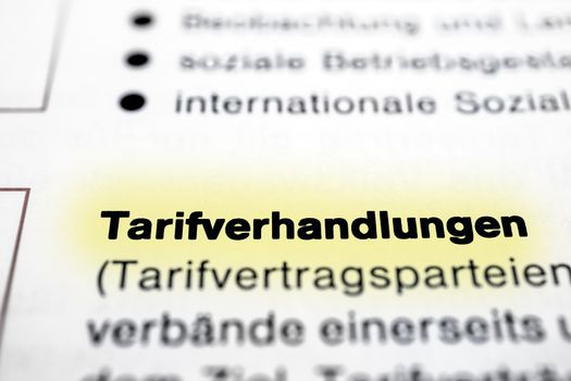 Text auf Seite "Tarifverhandlungen" mit markierung horizontale Nahaufnahme