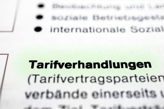 Text auf Seite "Tarifverhandlungen" mit markierung horizontale Nahaufnahme