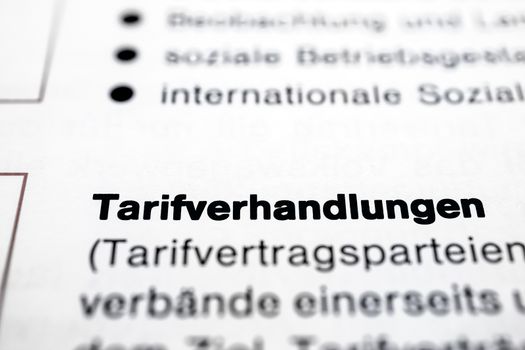 Text auf Seite "Tarifverhandlungen" mit markierung horizontale Nahaufnahme