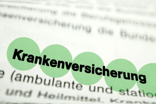 Text auf Seite "Krankenversicherung" mit markierung horizontale Nahaufnahme