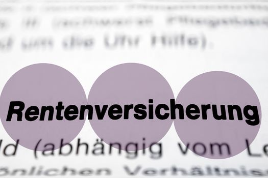 Text auf Seite "Rentenversichrung" mit markierung horizontale Nahaufnahme