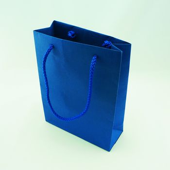 Blue shopping bag, there are two sides to hold a rope handle, on a white background.                               