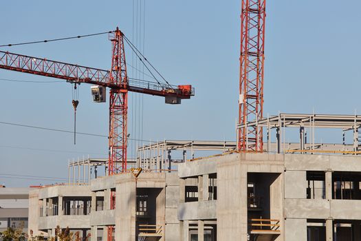 Building construction with tower cranes