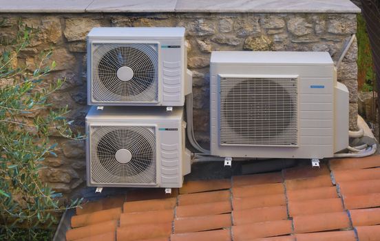 Air compressor heat pumps used for both heat and air conditioning