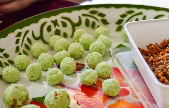 tapioca balls with pork filling