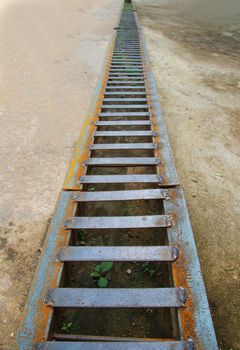 Long steel mesh on the drain.