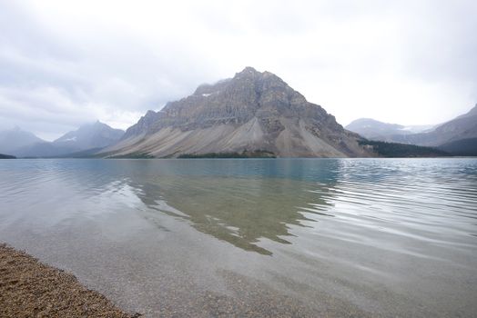 bow lake in canadian rockies