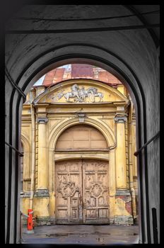 The courtyard in the old district of the city of St. -Peterburg.