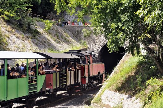 The steam locomotive tourist train from Anduze has started and has its installed in the car to go to Saint-Jean-du-Gard travelers.