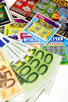 French game scraping with which players hope to win large sums of money for a small down